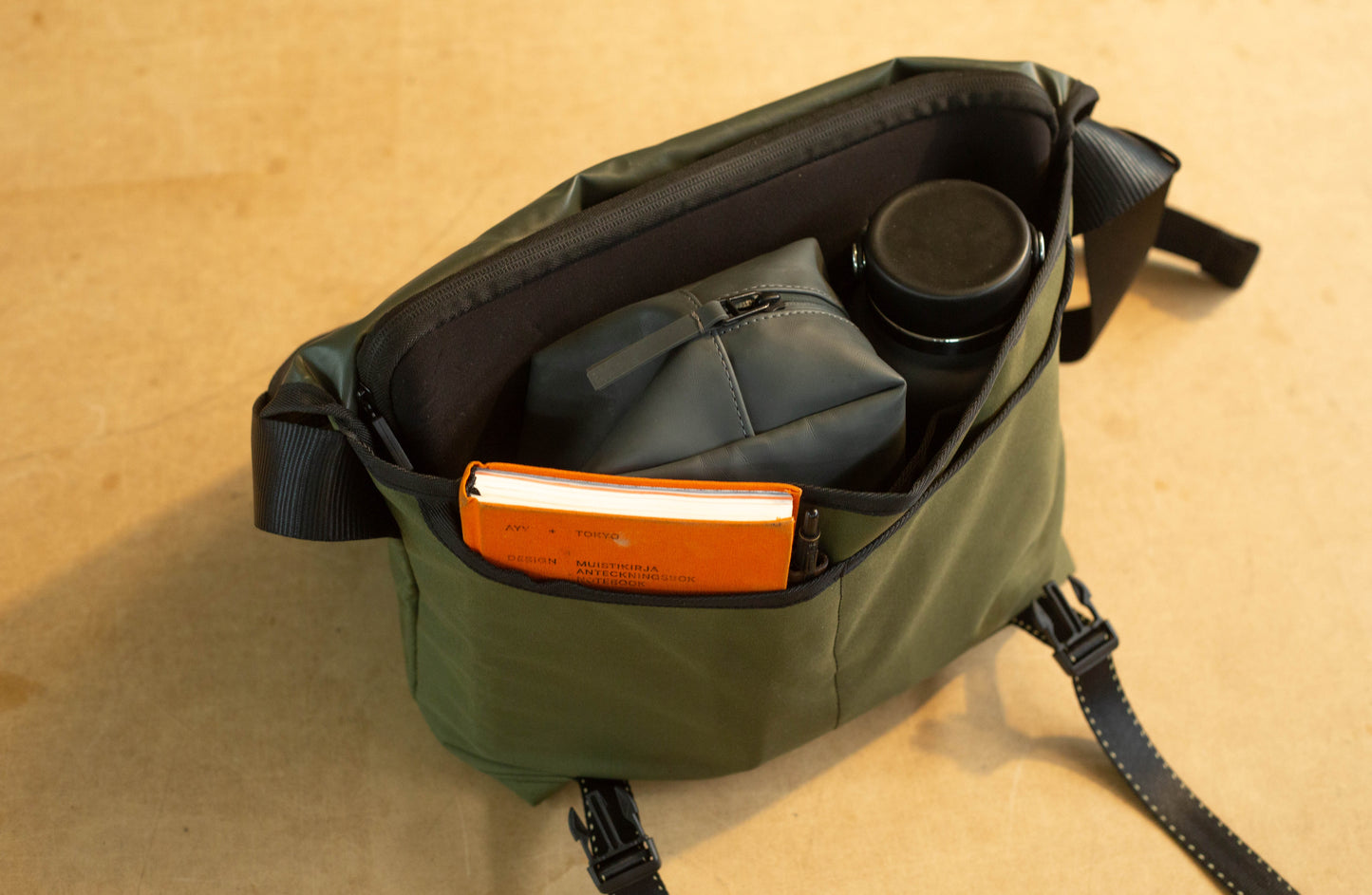 Mondo Muse Messenger Bag Green