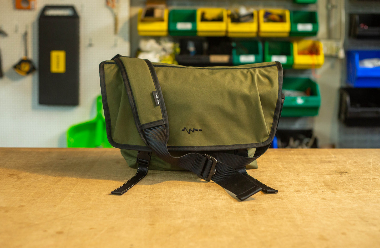 Mondo Muse Messenger Bag Green