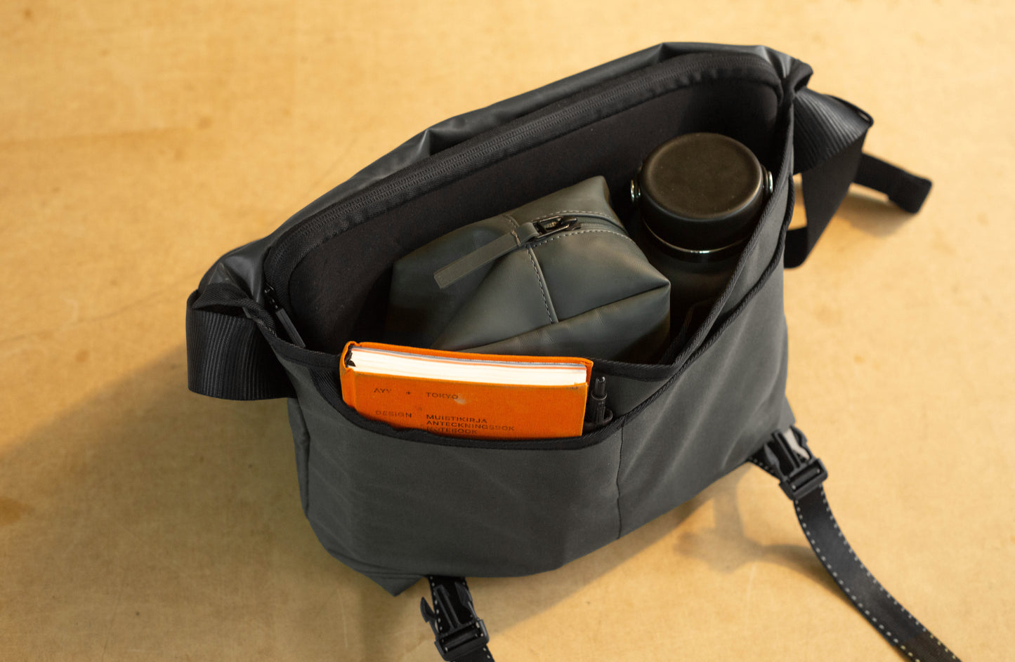 Mondo Muse Messenger Bag Grey