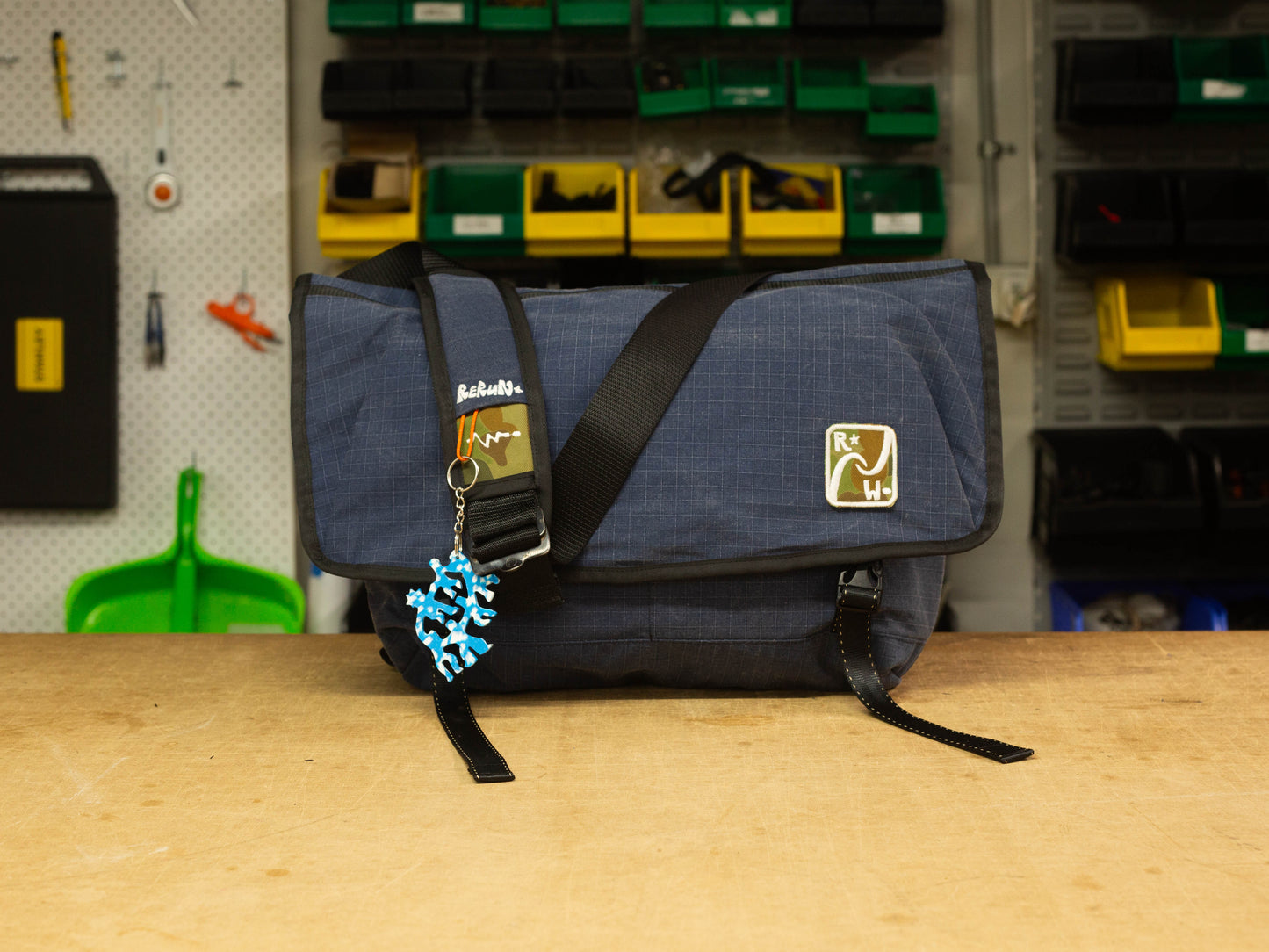 Mondo Hauler Messenger Bag | Blue