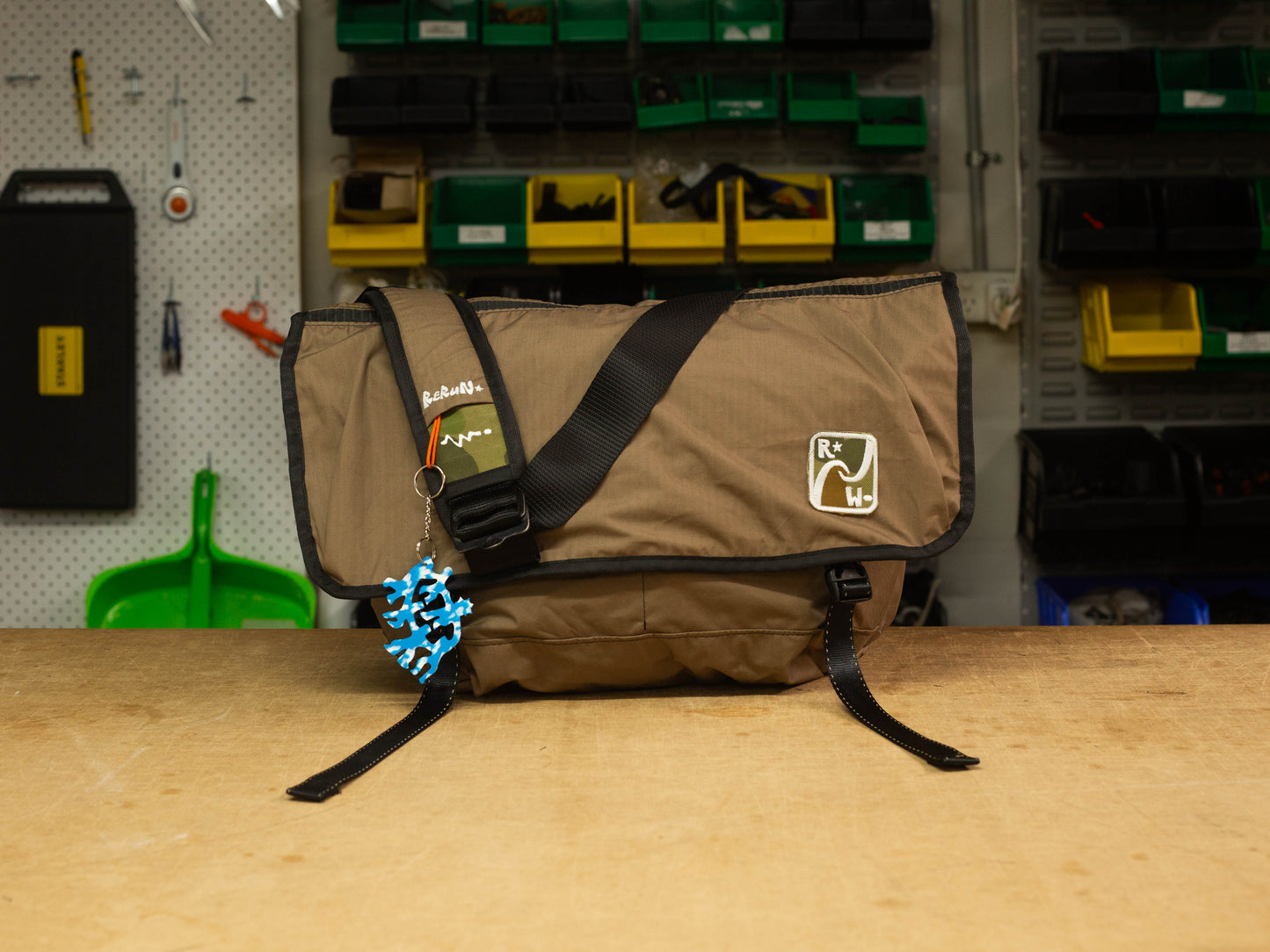 Mondo Hauler Messenger Bag | Brown