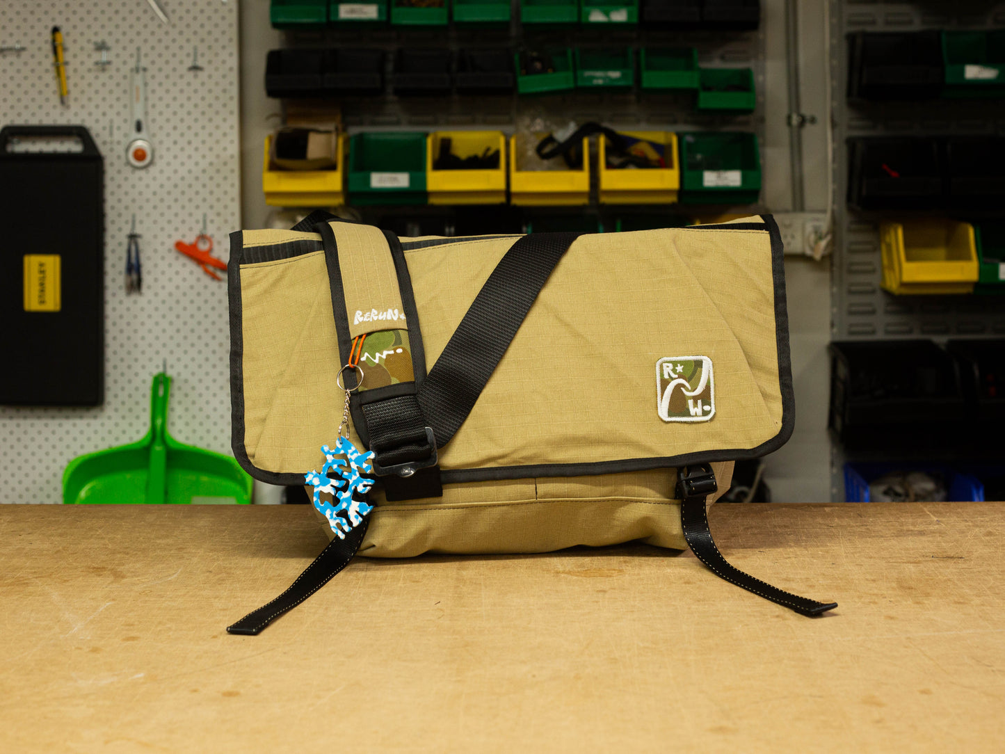 Mondo Hauler Messenger Bag | Tan