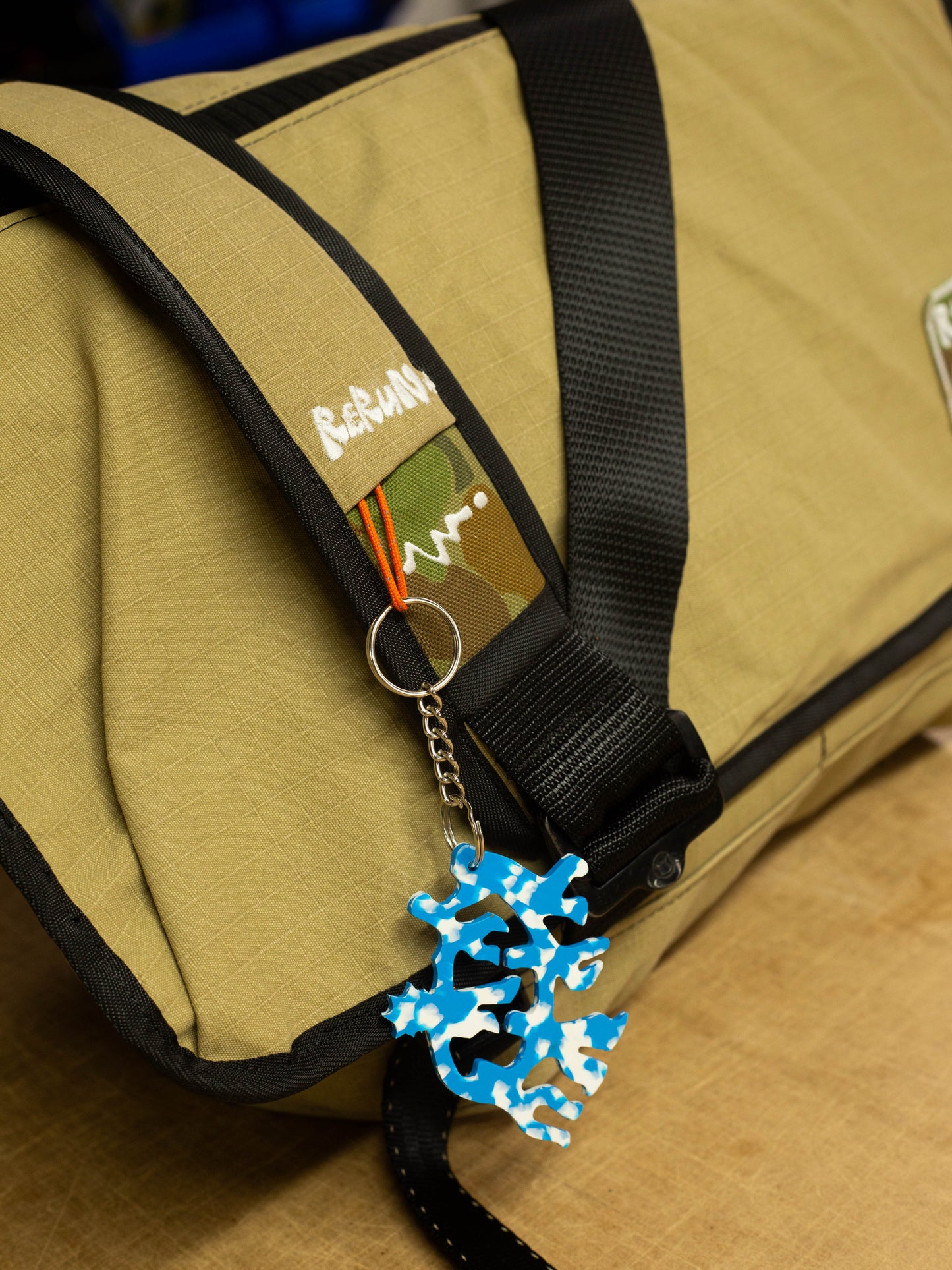 Mondo Hauler Messenger Bag | Tan