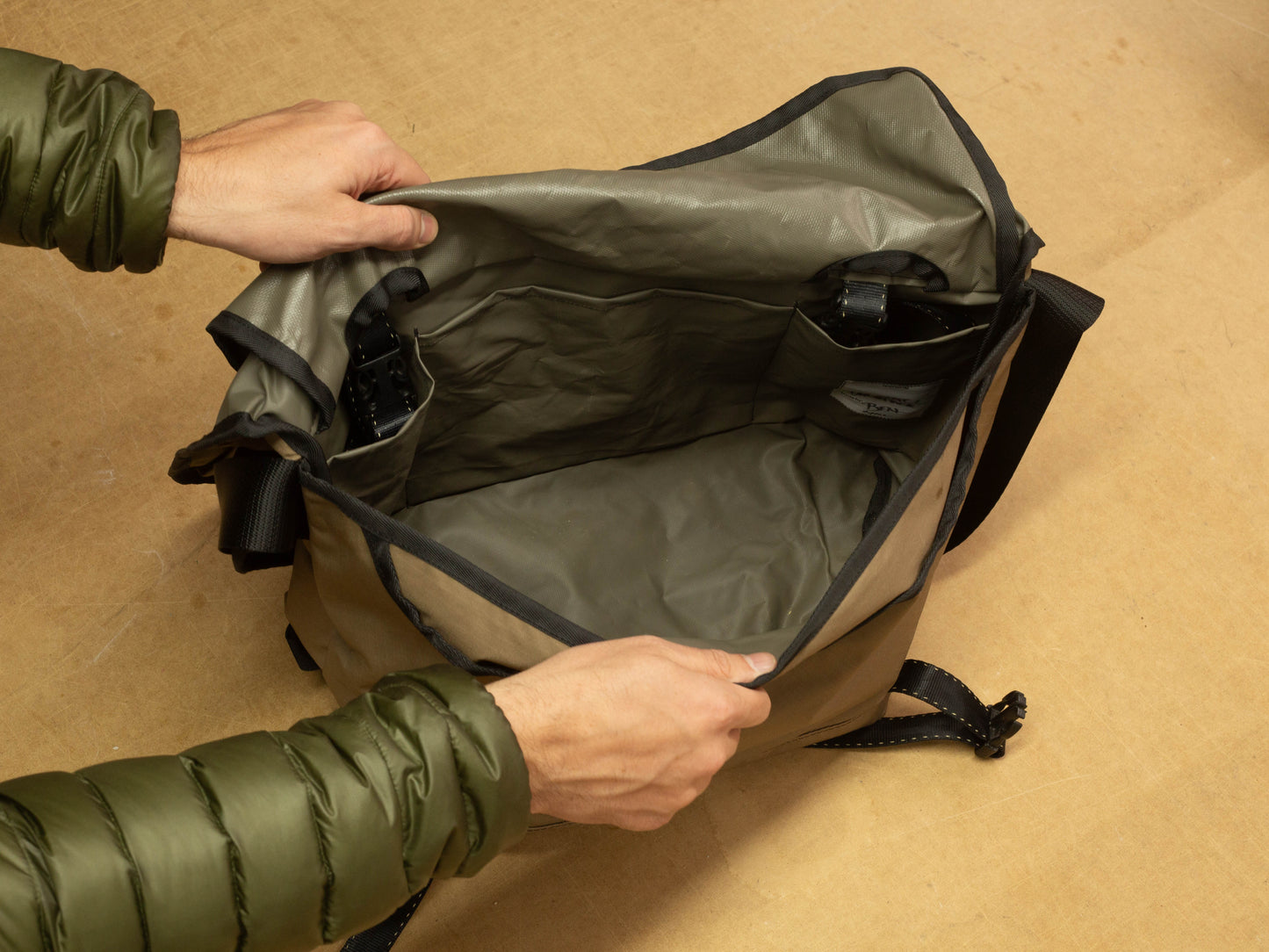 Mondo Hauler Messenger Bag | Brown