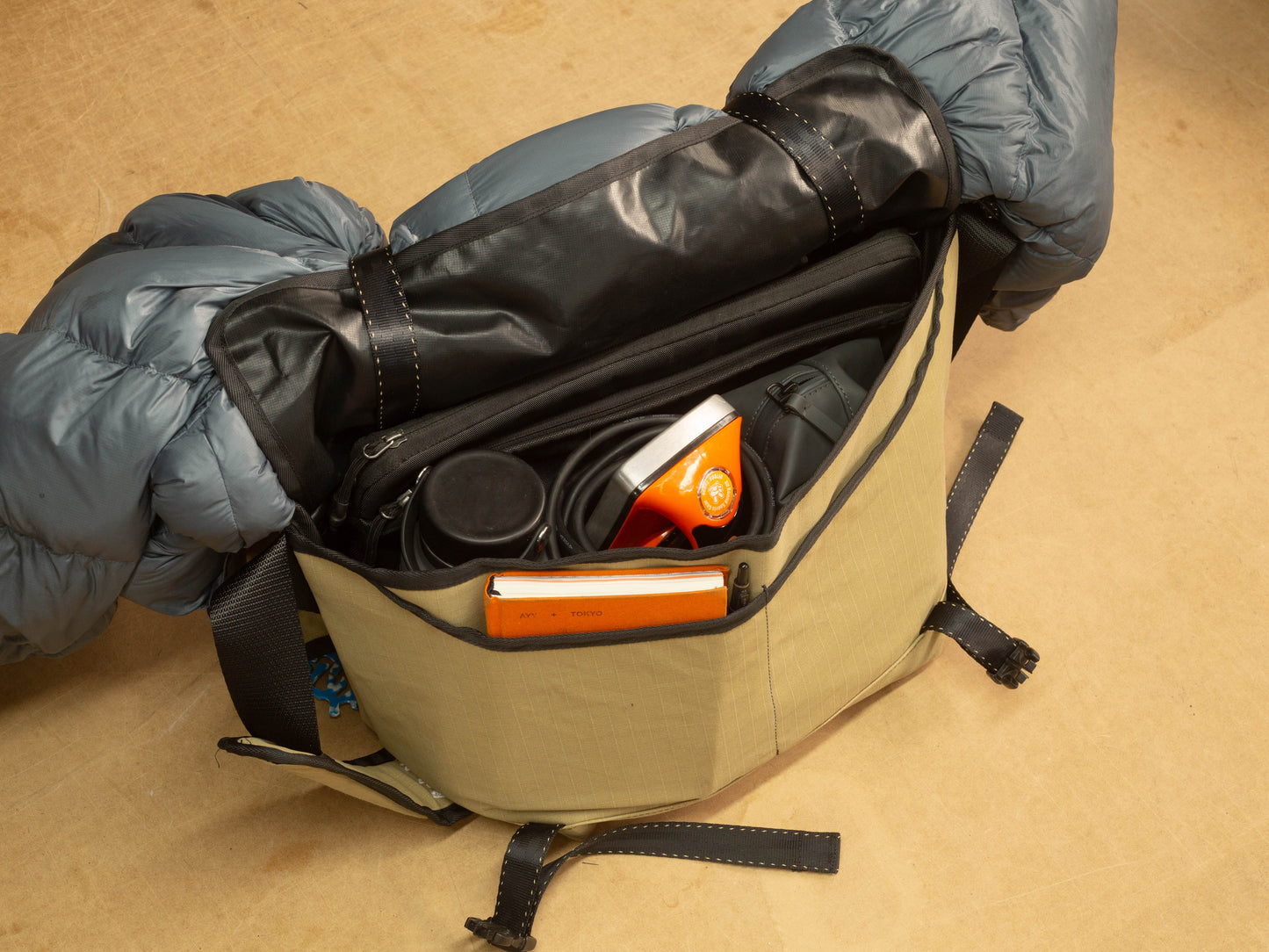Mondo Hauler Messenger Bag | Tan