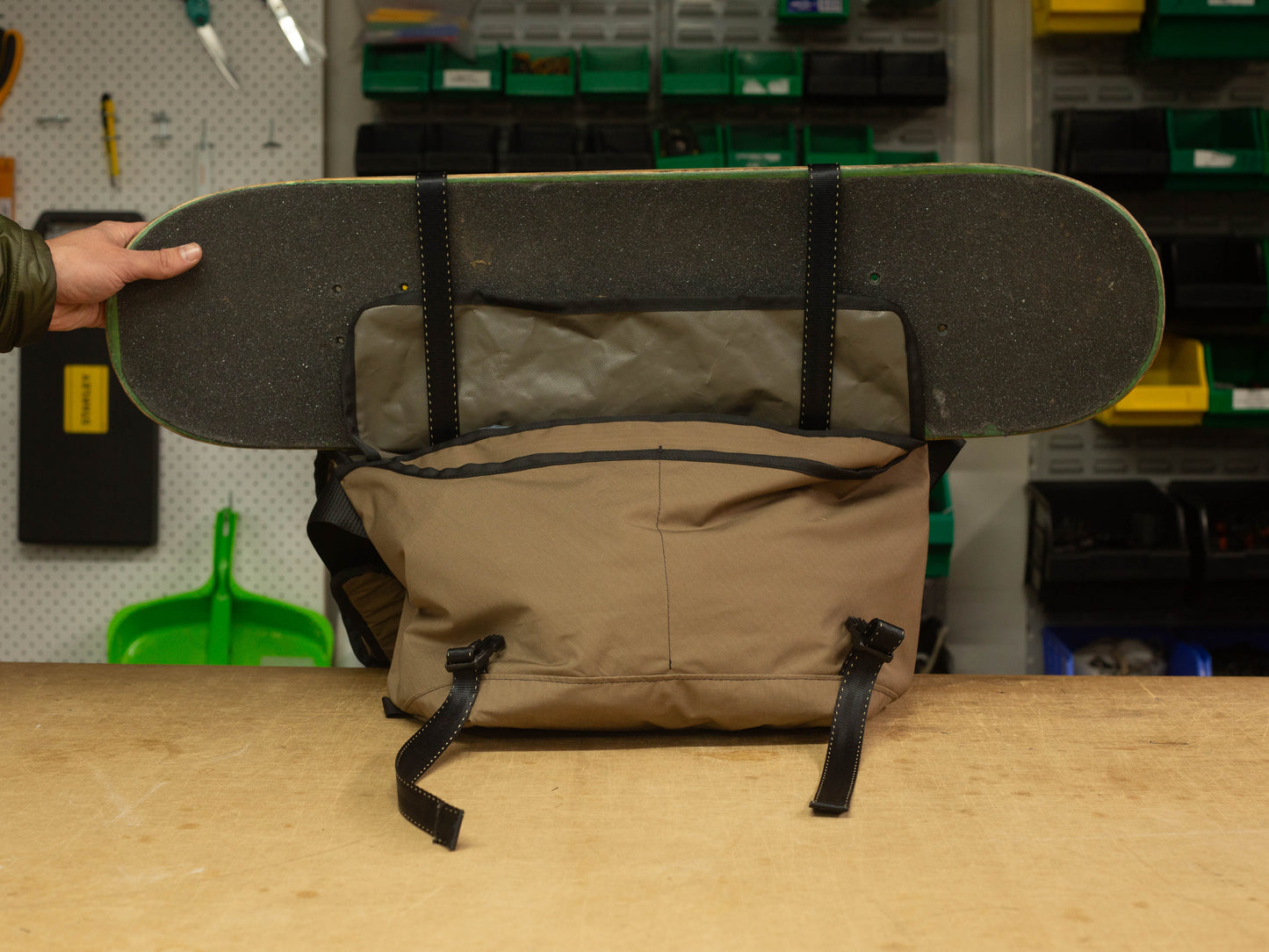 Mondo Hauler Messenger Bag | Brown
