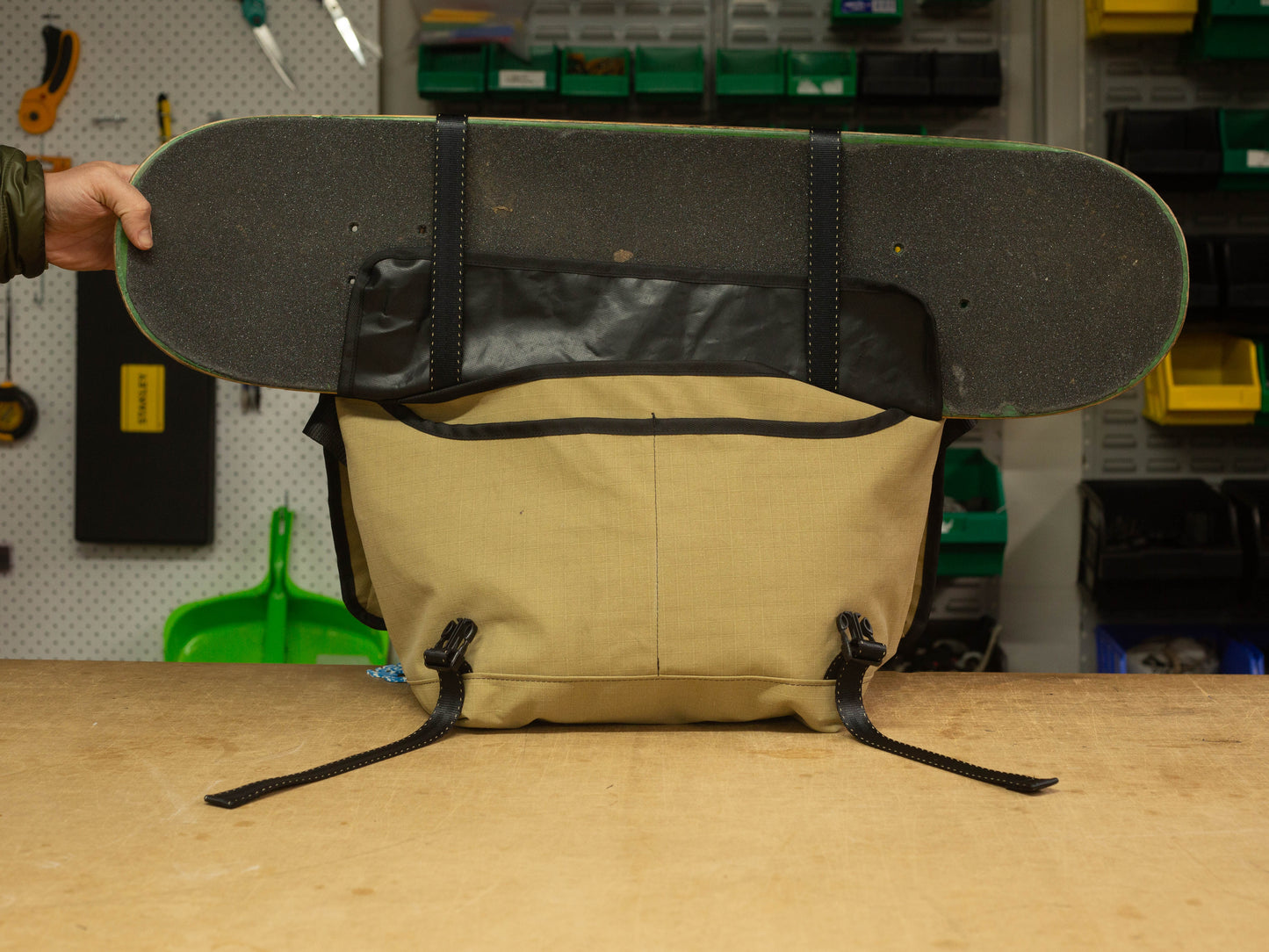 Mondo Hauler Messenger Bag | Tan