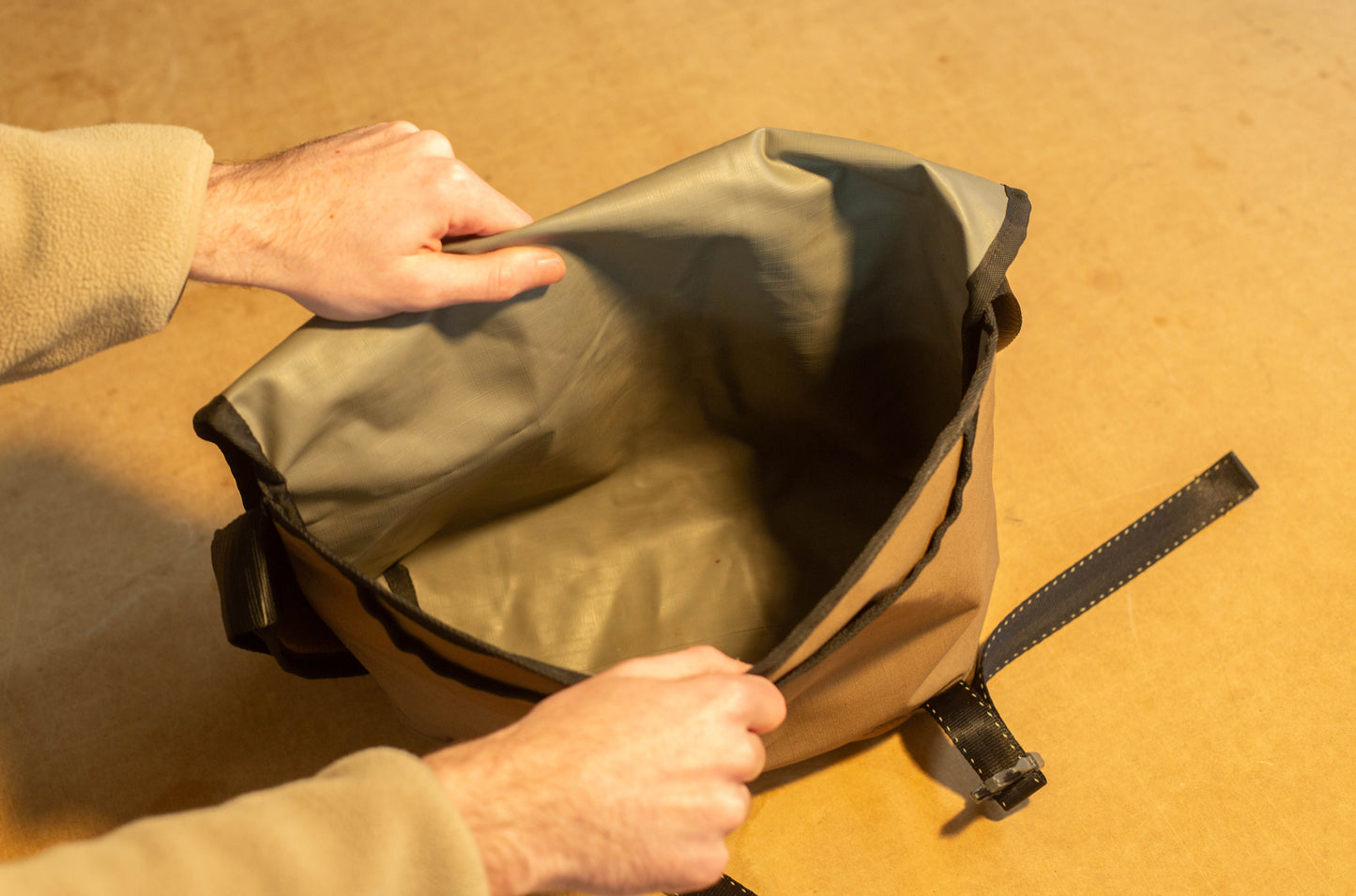 Mondo Muse Messenger Bag Brown