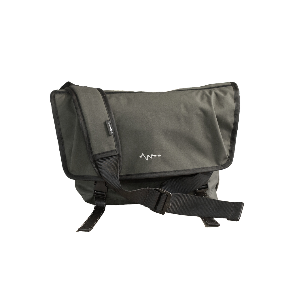 Mondo Muse Messenger Bag